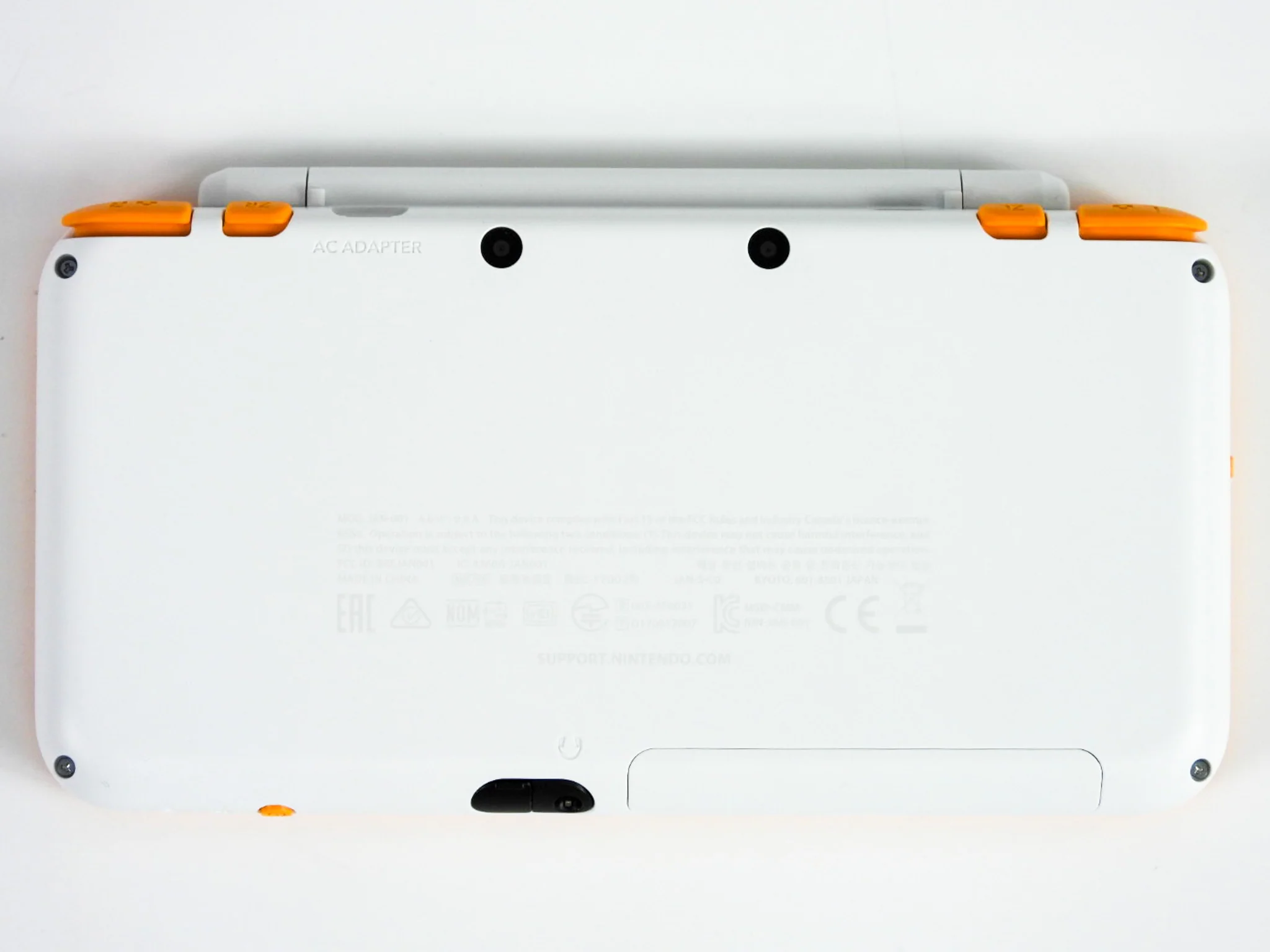 New Nintendo 2DS XL System White & Orange - Image 15