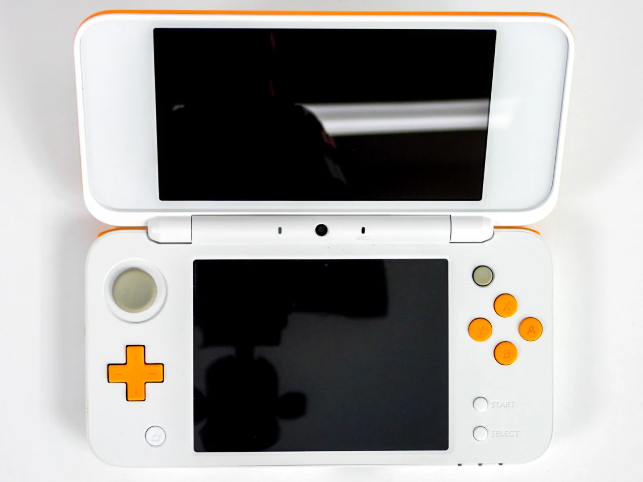 New Nintendo 2DS XL System White & Orange - Image 17