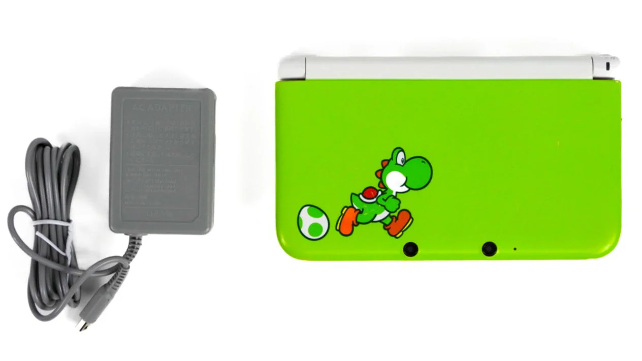 Nintendo 3DS XL System [Yoshi Limited Edition] - Image 4