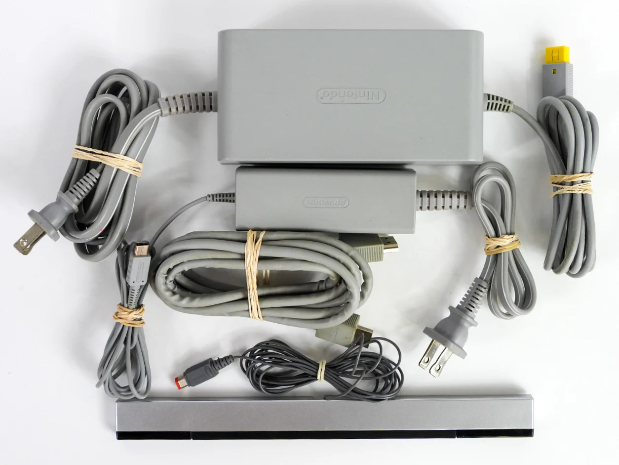 Nintendo Wii U System Deluxe 32GB [Super Mario Maker Edition] - Image 4