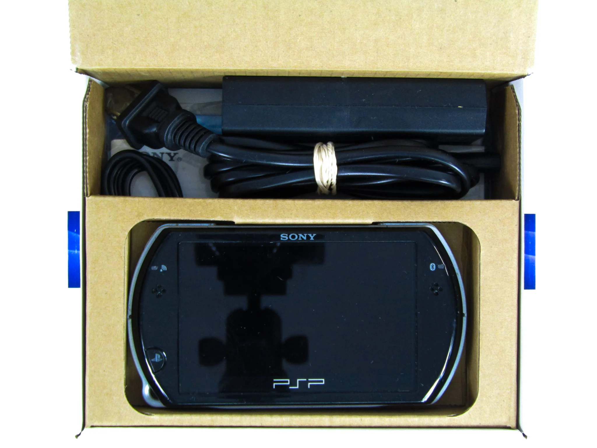 PlayStation Portable Go System Piano Black (PSP) - Image 3