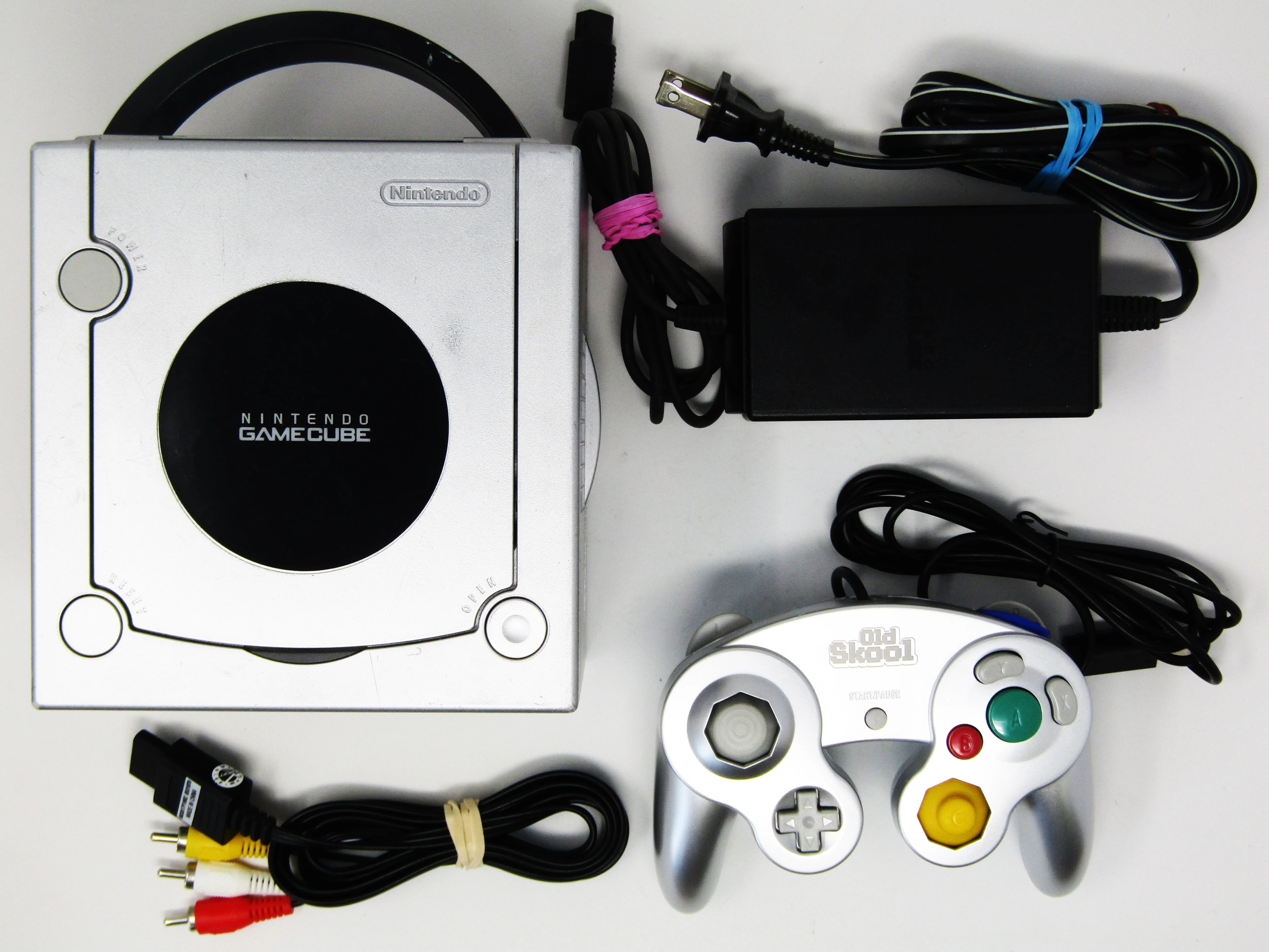 Nintendo GameCube System [DOL-101] Platinum with 1 Unofficial Controller - Image 4
