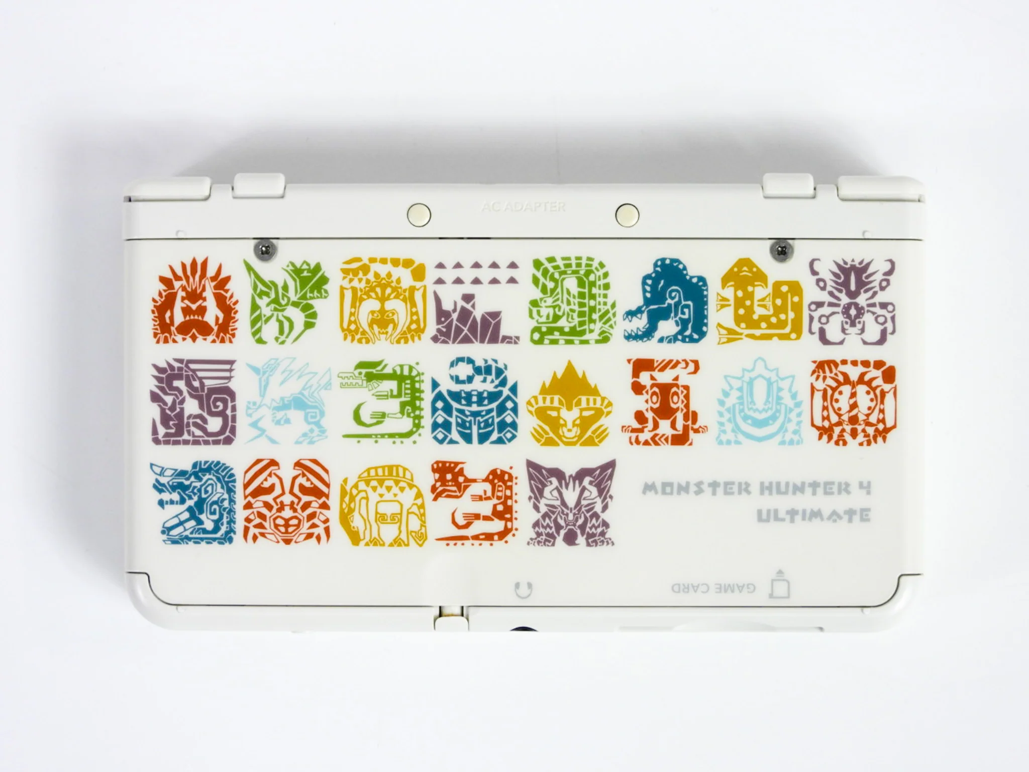 New Nintendo 3DS System White + Monster Hunter 4 Ultimate Cover - Image 3